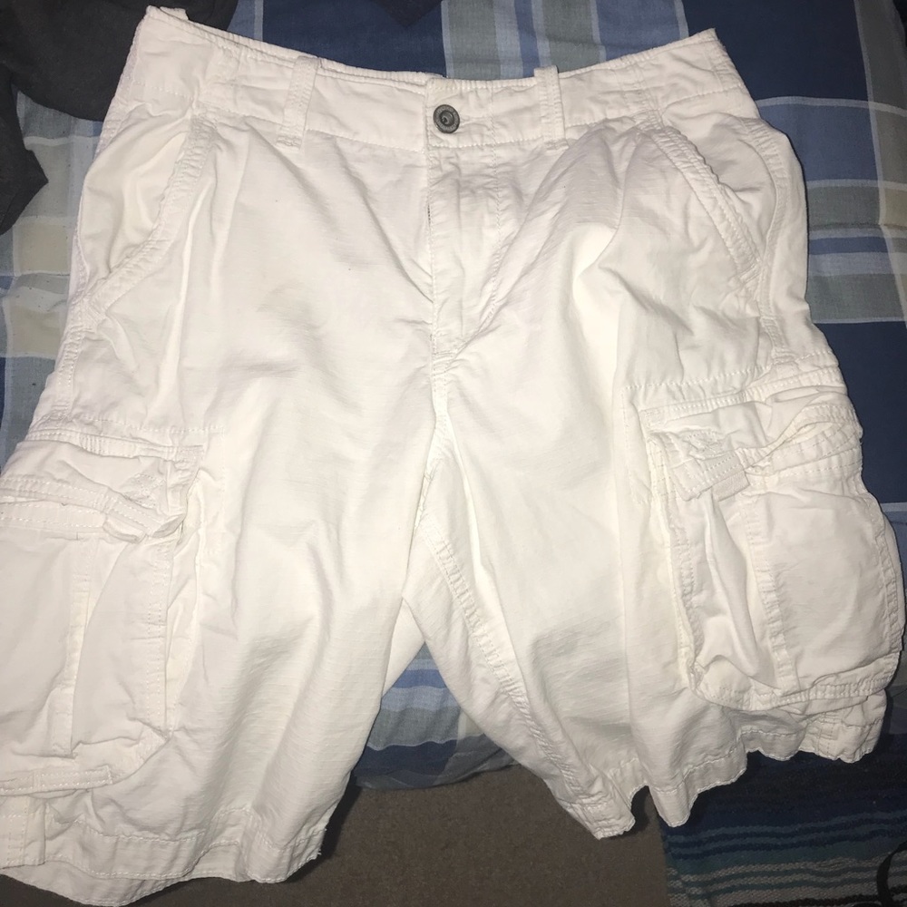 American Eagle white cargo shorts